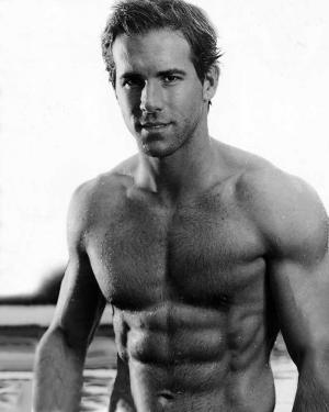 LIKE-Ryan-Reynolds-kockás-hasa