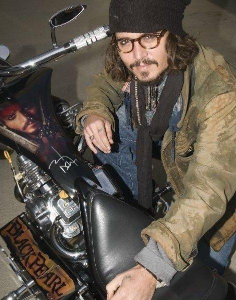 Jonny-Depp-a-kalózmotoros